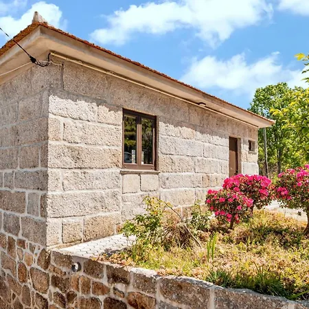 Сasa de vacaciones Charming House In Fornos With Shared Pool *