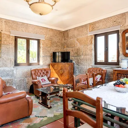 펜션 Charming House In Fornos With Shared Pool *