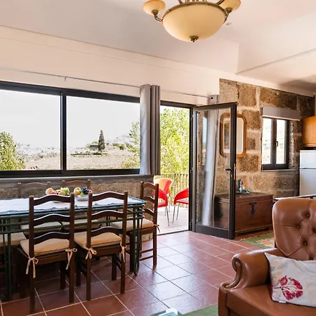 Сasa de vacaciones Charming House In Fornos With Shared Pool