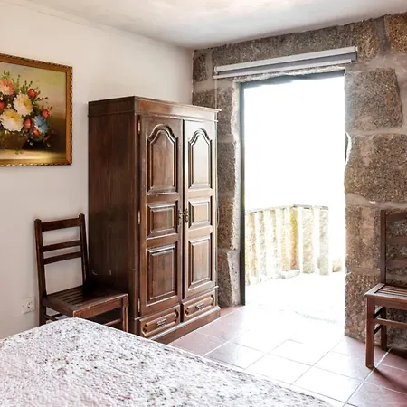 Charming House In Fornos With Shared Pool 펜션